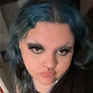 Meet your Posher, Vee